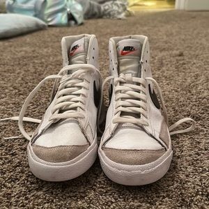 Black Nike dunks (hightop) size 6